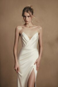 Clary 1 wedding dress by woná concept from personality collection