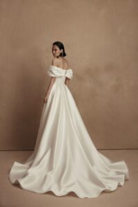 Cornelia 4 wedding dress by woná concept from personality collection
