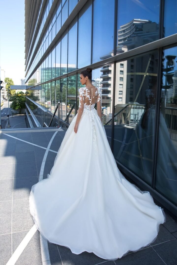 Весільні сукні WONA Concept у Crystal Salon