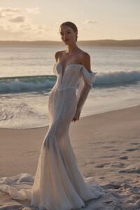 Ayleen 13 wedding dress by woná concept from atelier signature collection