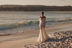 Ayleen 4 wedding dress by woná concept from atelier signature collection