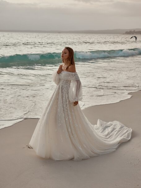 Noah 7 wedding dress by WONÁ Concept from Atelier Signature collection