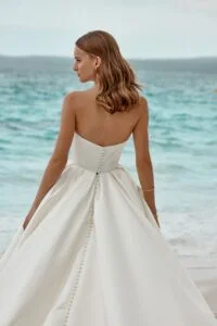 Yvonne 1 wedding dress by woná concept from atelier signature collection