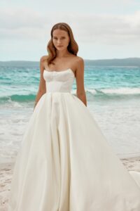 Yvonne 3 wedding dress by woná concept from atelier signature collection