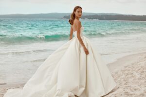 Yvonne 4 wedding dress by woná concept from atelier signature collection