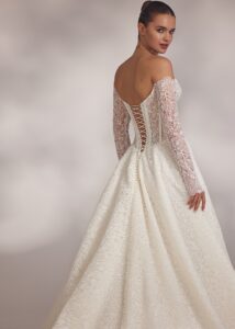 Abril 3 wedding dress by eva lendel less is more 4