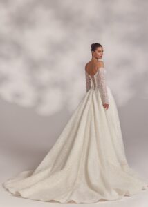 Abril 4 wedding dress by eva lendel less is more 4