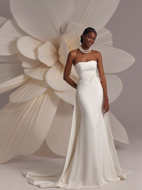 Amalfi 1 wedding dress by Eva Lendel Less is More 4