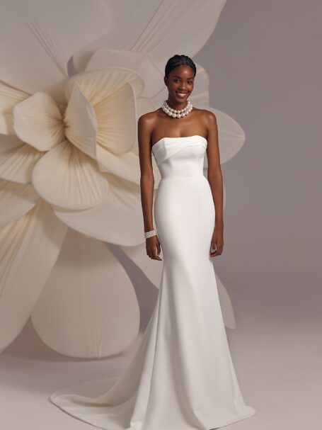 Amalfi 2 wedding dress by Eva Lendel Less is More 4
