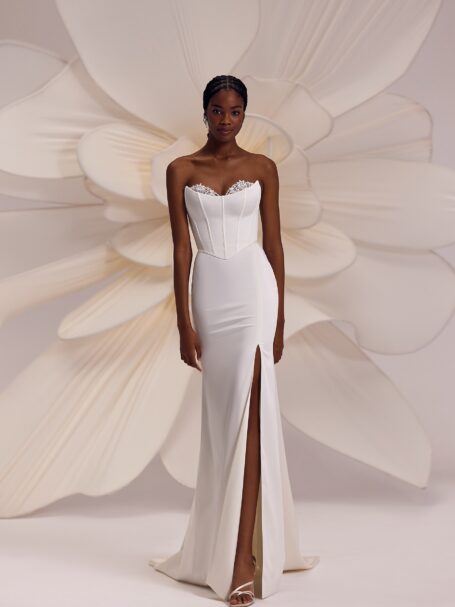 Calgary 3 wedding dress by Eva Lendel Less is More 4