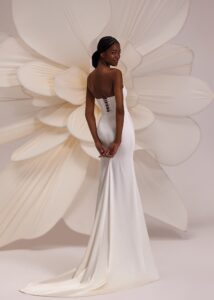 Calgary 7 wedding dress by eva lendel less is more 4