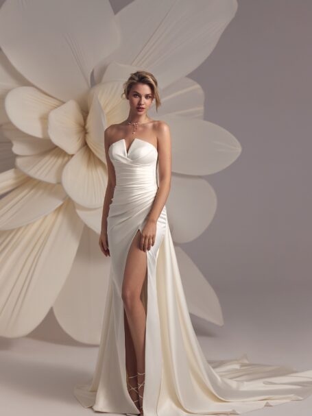 Chantel 2 wedding dress by Eva Lendel Less is More 4