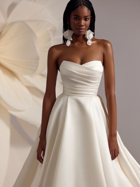 Dallas 2 wedding dress by Eva Lendel Less is More 4
