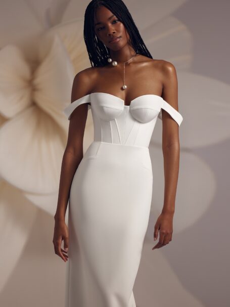Endi 2 wedding dress by Eva Lendel Less is More 4
