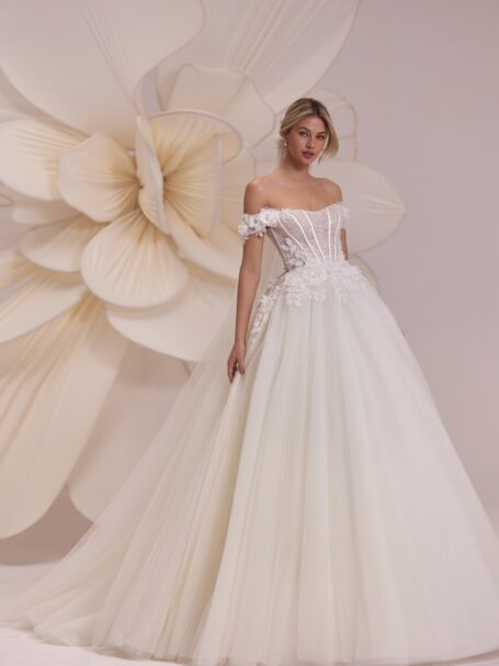 Galicia 1 wedding dress by Eva Lendel Less is More 4