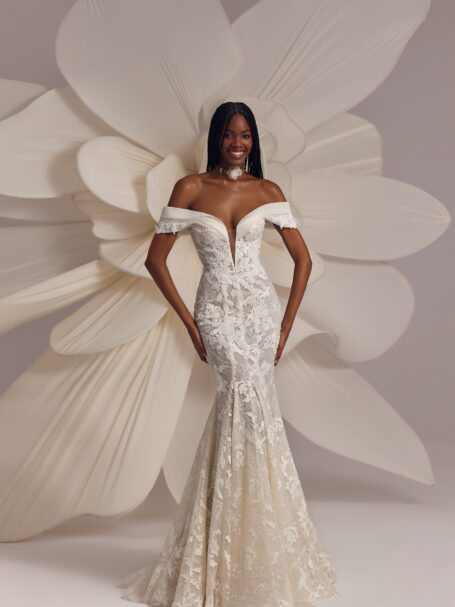 Gravity 1 wedding dress by Eva Lendel Less is More 4