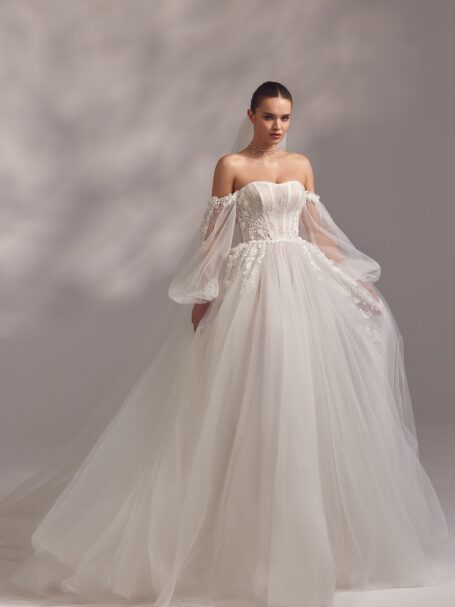 Joelle 1 wedding dress by Eva Lendel Less is More 4