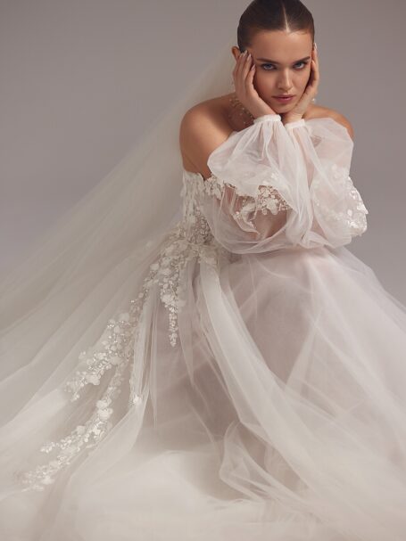 Joelle 2 wedding dress by Eva Lendel Less is More 4