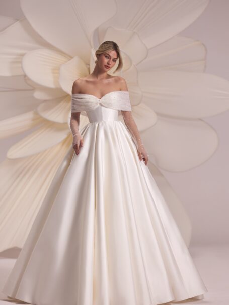 Merida 1 wedding dress by Eva Lendel Less is More 4