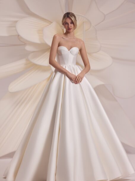 Merida 2 wedding dress by Eva Lendel Less is More 4