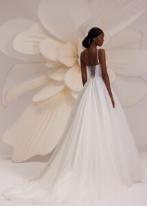 Pasadena 5 wedding dress by eva lendel less is more 4