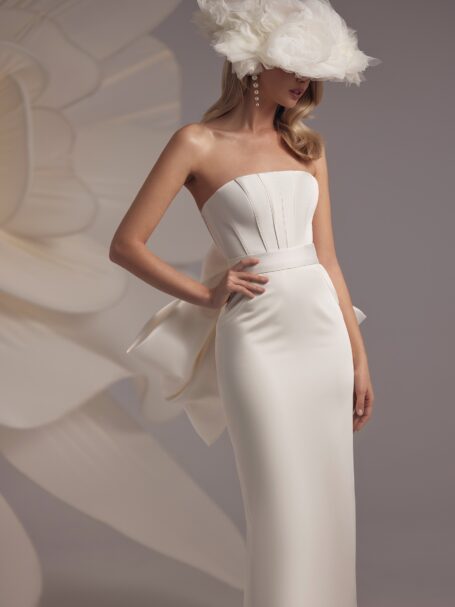 Viel 1 wedding dress by Eva Lendel Less is More 4