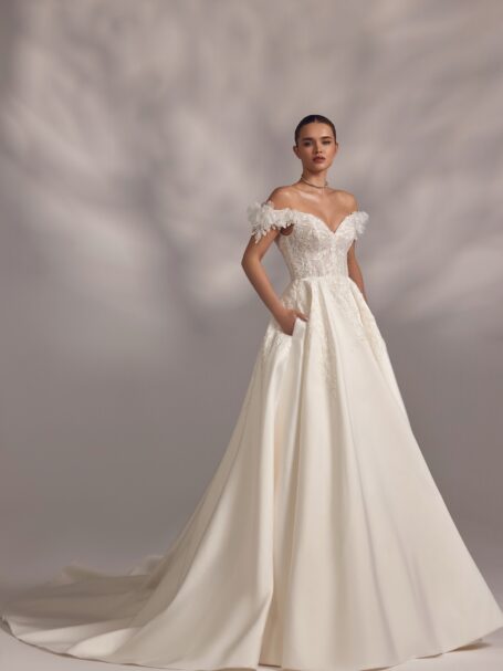 Viviana 1 wedding dress by Eva Lendel Less is More 4