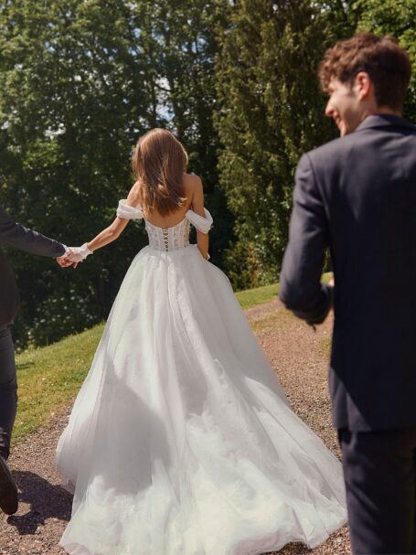 Amor 7 wedding dress by Eva Lendel from Love Story collection