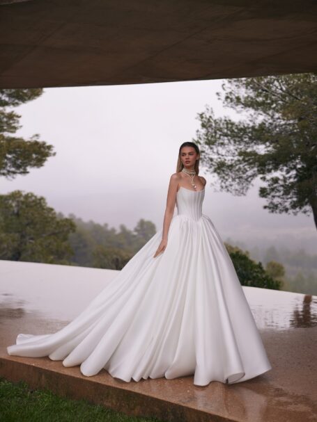 Lake dress 1 by Eva Lendel from Less is More V