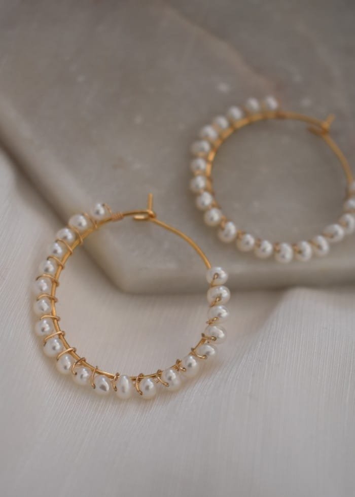 Earrings_pearlhoops