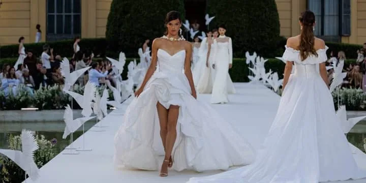 Показ Eva Lendel El Jardín del Edén у садах Palau de Pedralbes на Barcelona Bridal Fashion Week